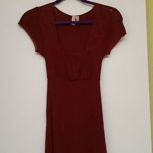Delicate burgundy top in great condition